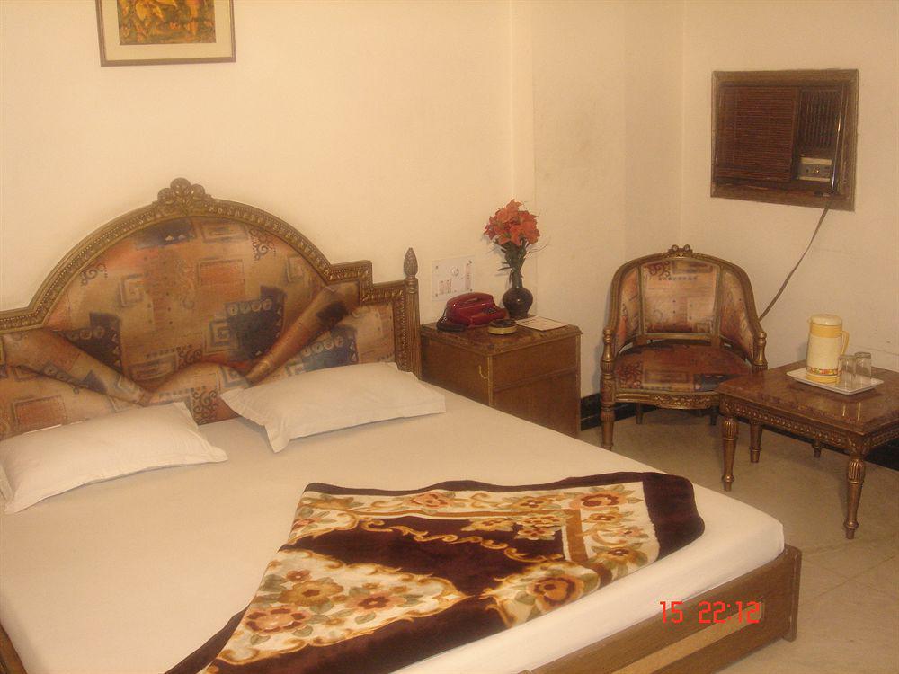 Hotel Sunshine Delhi  Exterior photo